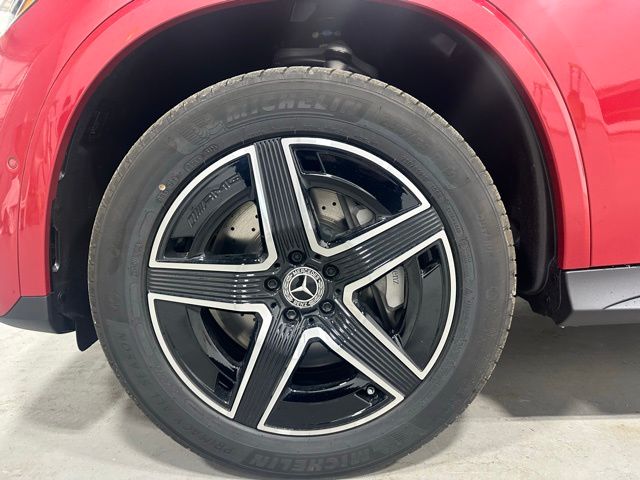 2026 Mercedes-Benz GLC 300 Image 11 of 17