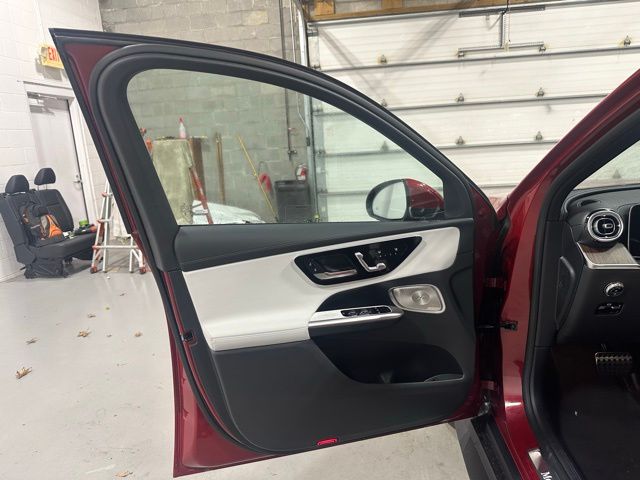 2026 Mercedes-Benz GLC 300 Image 16 of 17