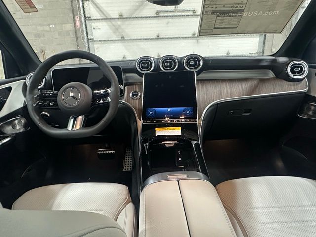 2026 Mercedes-Benz GLC 300 Image 15 of 17