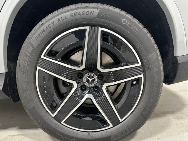 2026 Mercedes-Benz GLC 300 Image 10 of 20