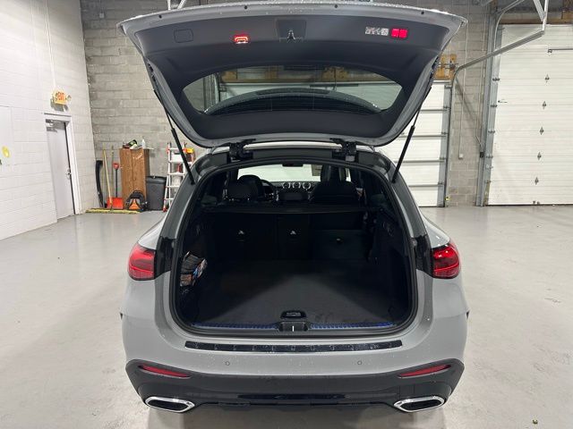 2026 Mercedes-Benz GLC 300 Image 12 of 20