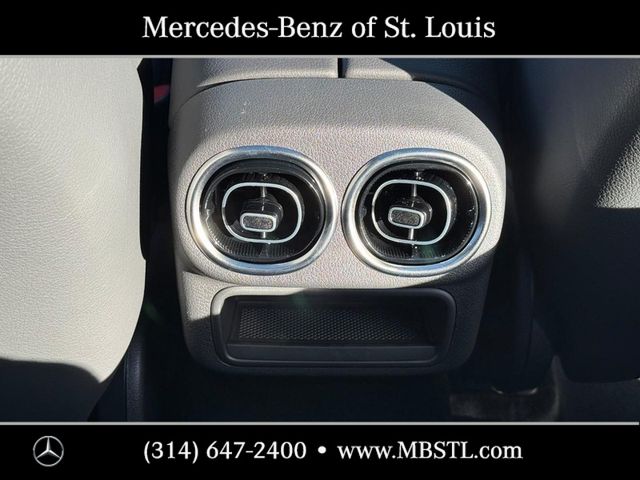2026 Mercedes-Benz GLC 300 Image 9 of 21
