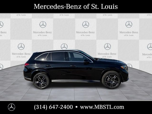2026 Mercedes-Benz GLC 300 Image 2 of 21