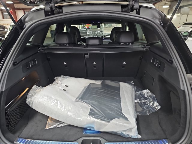 2026 Mercedes-Benz GLC 300 Image 12 of 37