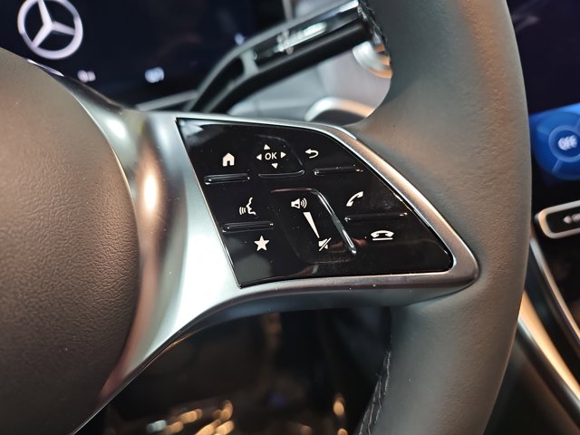 2026 Mercedes-Benz GLC 300 Image 35 of 37