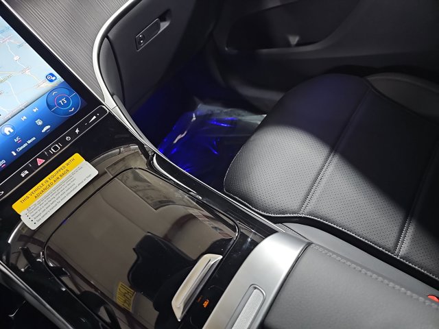 2026 Mercedes-Benz GLC 300 Image 27 of 37