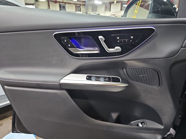 2026 Mercedes-Benz GLC 300 Image 28 of 37