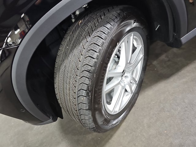 2026 Mercedes-Benz GLC 300 Image 11 of 37