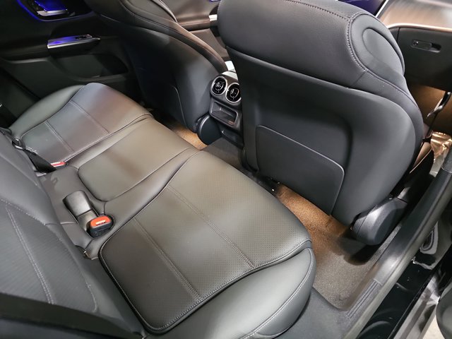 2026 Mercedes-Benz GLC 300 Image 17 of 37