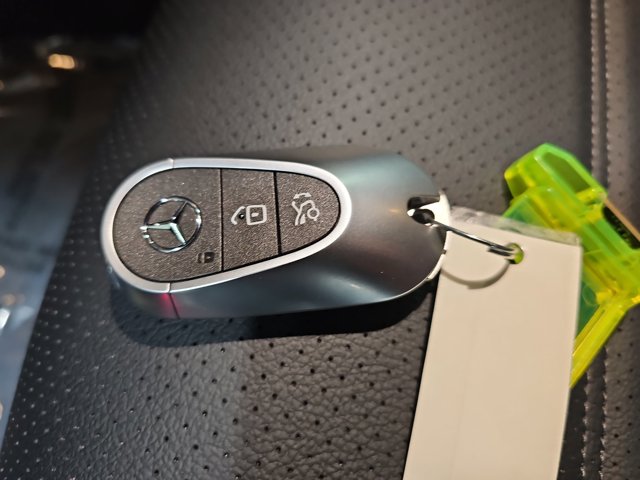 2026 Mercedes-Benz GLC 300 Image 29 of 37