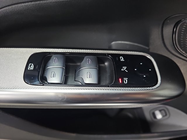 2026 Mercedes-Benz GLC 300 Image 31 of 37