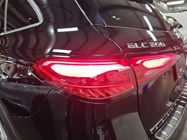 2026 Mercedes-Benz GLC 300 Image 13 of 37