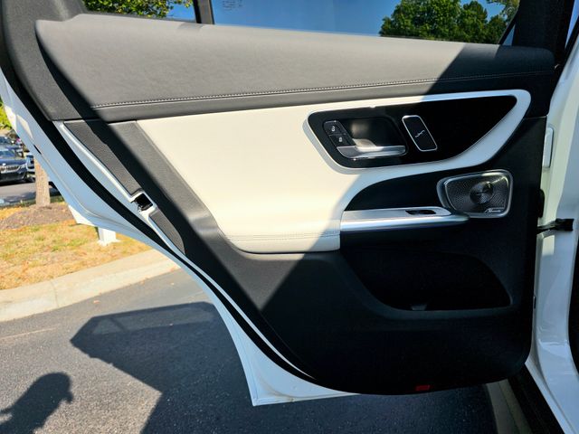 2026 Mercedes-Benz GLC 300 Image 33 of 36