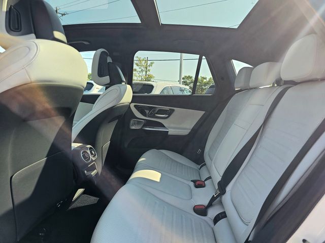 2026 Mercedes-Benz GLC 300 Image 11 of 36