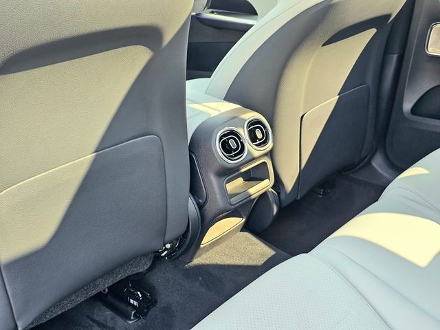 2026 Mercedes-Benz GLC 300 Image 13 of 36
