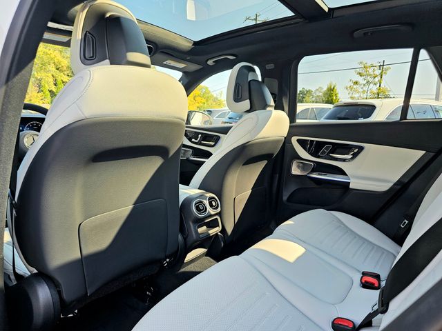 2026 Mercedes-Benz GLC 300 Image 32 of 36