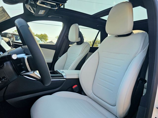 2026 Mercedes-Benz GLC 300 Image 10 of 36