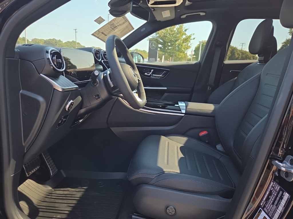 2026 Mercedes-Benz GLC 300 Image 12 of 36