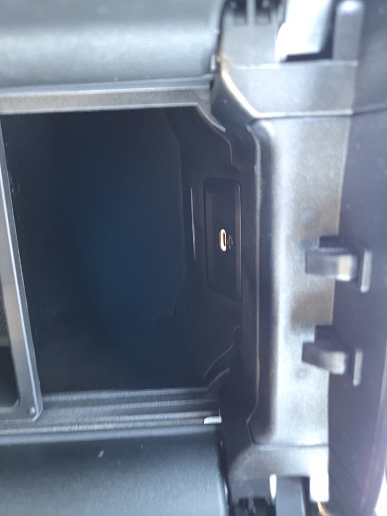 2026 Mercedes-Benz GLC 300 Image 25 of 36