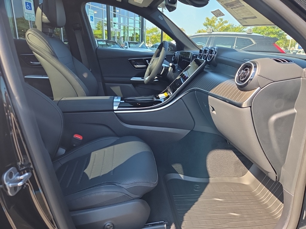 2026 Mercedes-Benz GLC 300 Image 14 of 36