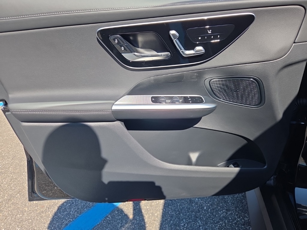 2026 Mercedes-Benz GLC 300 Image 23 of 36