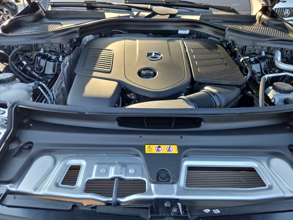 2026 Mercedes-Benz GLC 300 Image 8 of 36