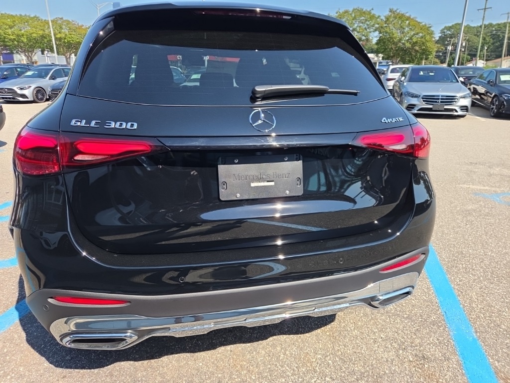 2026 Mercedes-Benz GLC 300 Image 32 of 36