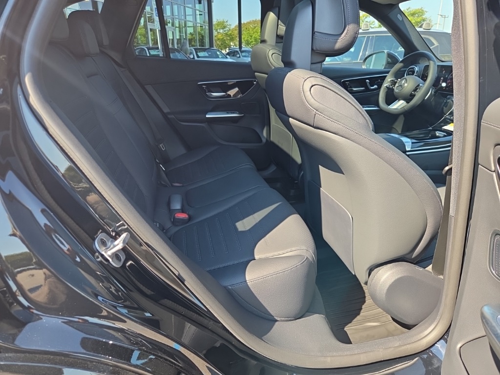 2026 Mercedes-Benz GLC 300 Image 13 of 36