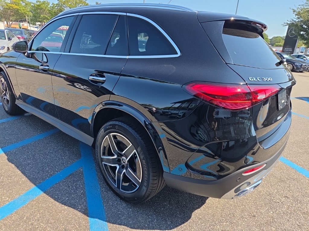 2026 Mercedes-Benz GLC 300 Image 6 of 36