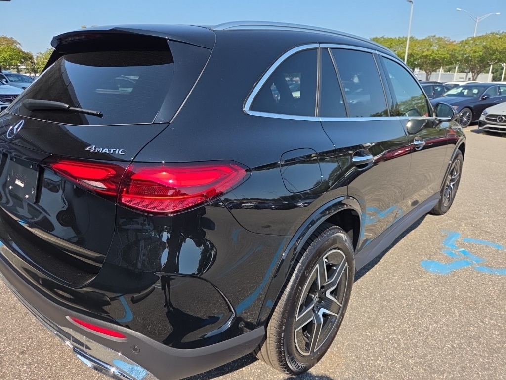 2026 Mercedes-Benz GLC 300 Image 4 of 36