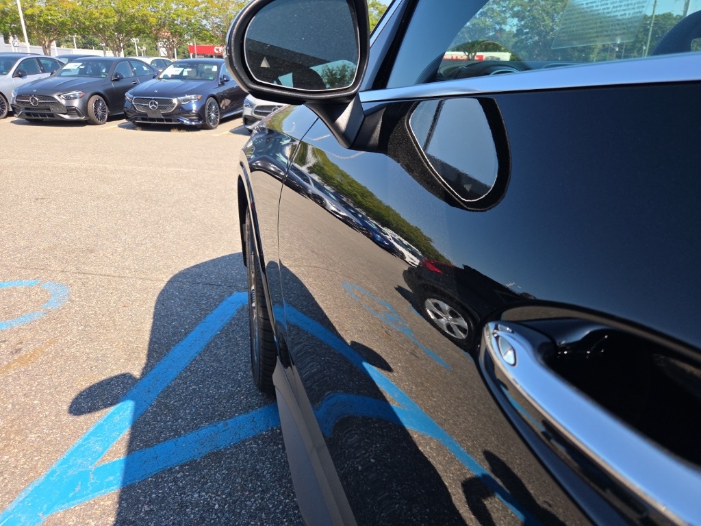 2026 Mercedes-Benz GLC 300 Image 17 of 36