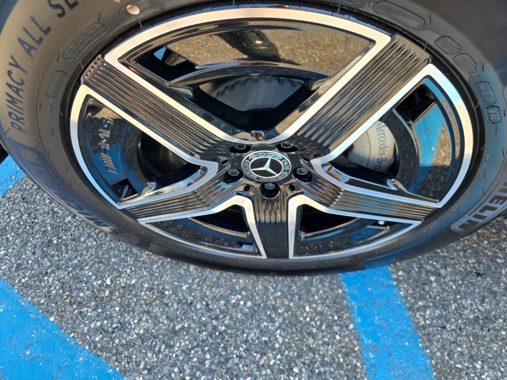 2026 Mercedes-Benz GLC 300 Image 9 of 36