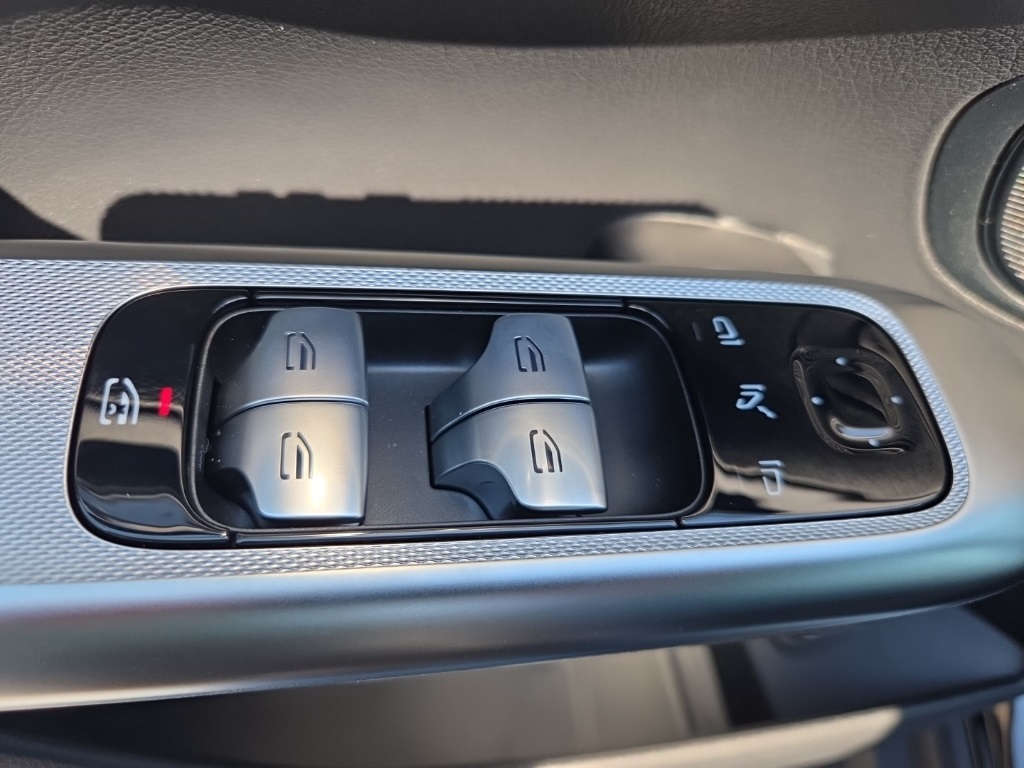 2026 Mercedes-Benz GLC 300 Image 28 of 36