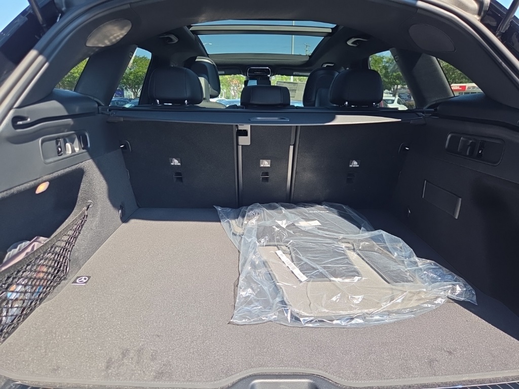 2026 Mercedes-Benz GLC 300 Image 10 of 36