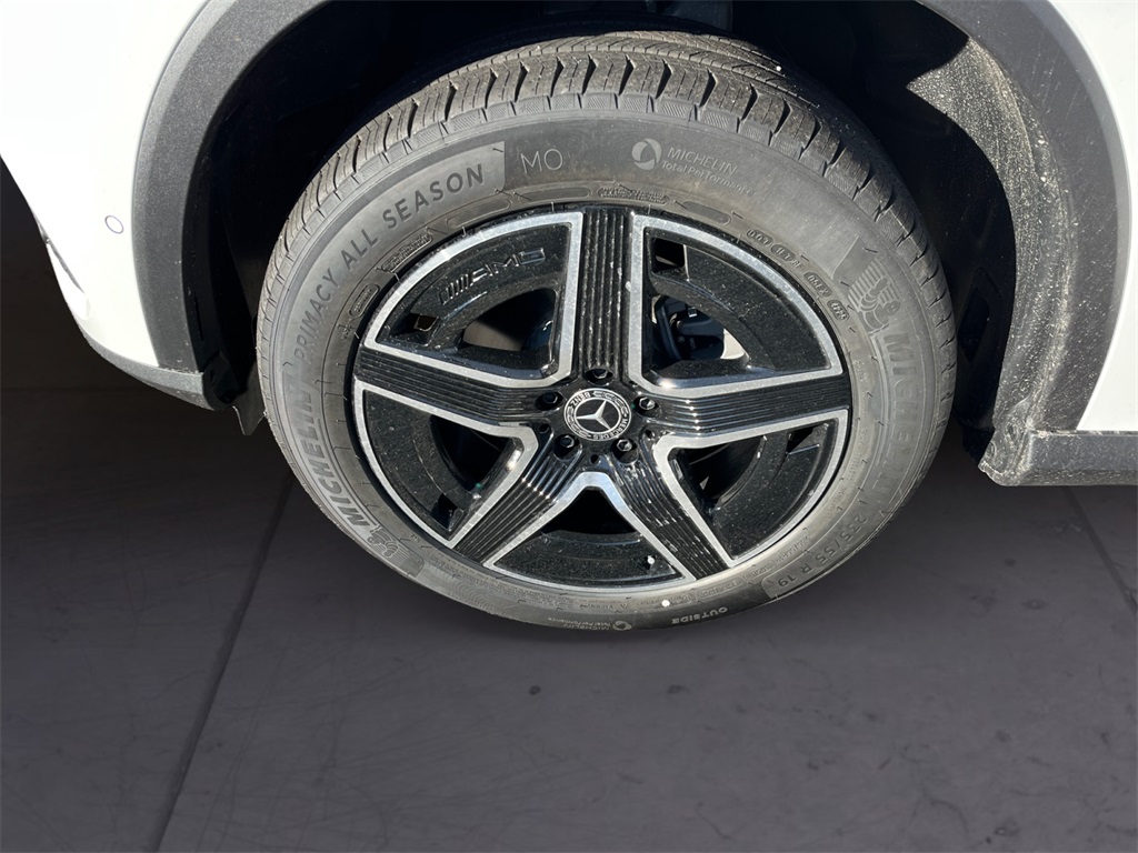 2026 Mercedes-Benz GLC 300 Image 6 of 10