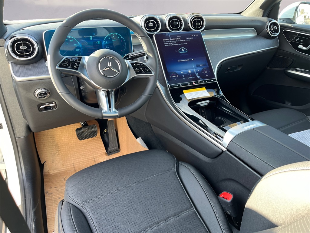 2026 Mercedes-Benz GLC 300 Image 9 of 10