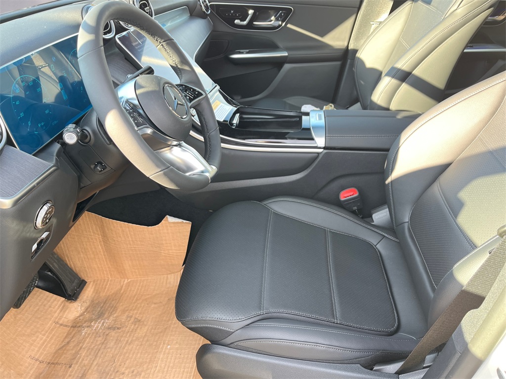 2026 Mercedes-Benz GLC 300 Image 8 of 10