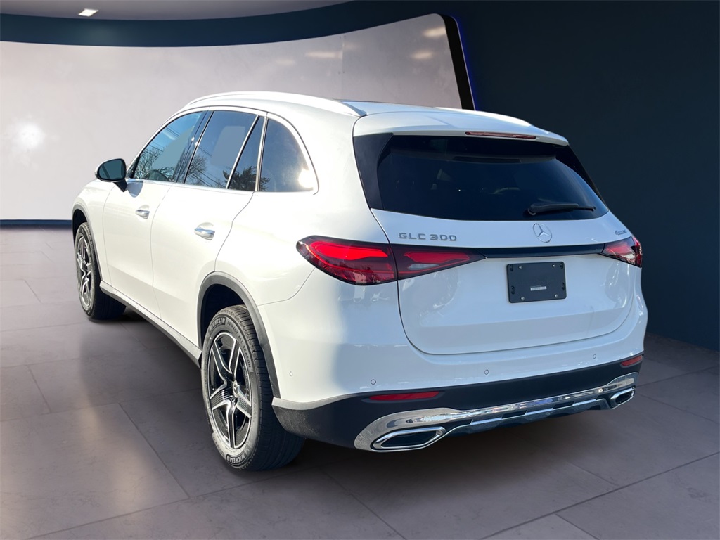 2026 Mercedes-Benz GLC 300 Image 5 of 10