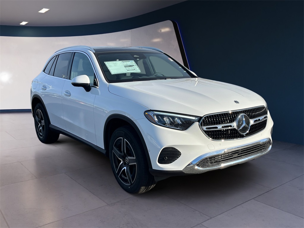 2026 Mercedes-Benz GLC 300 Image 3 of 10