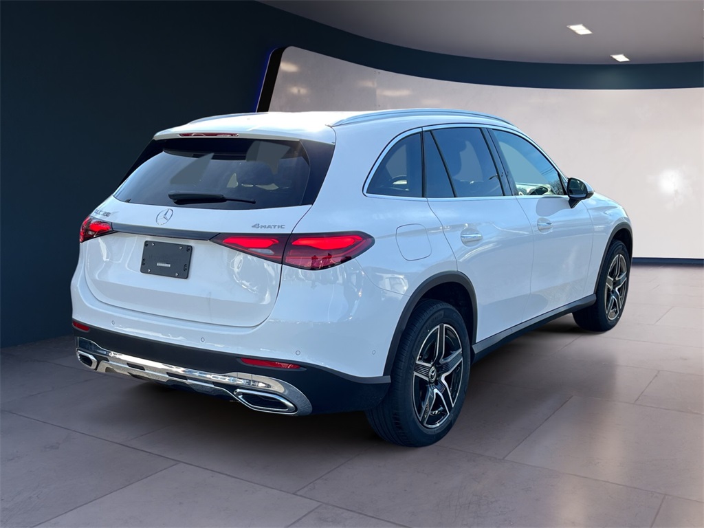 2026 Mercedes-Benz GLC 300 Image 4 of 10