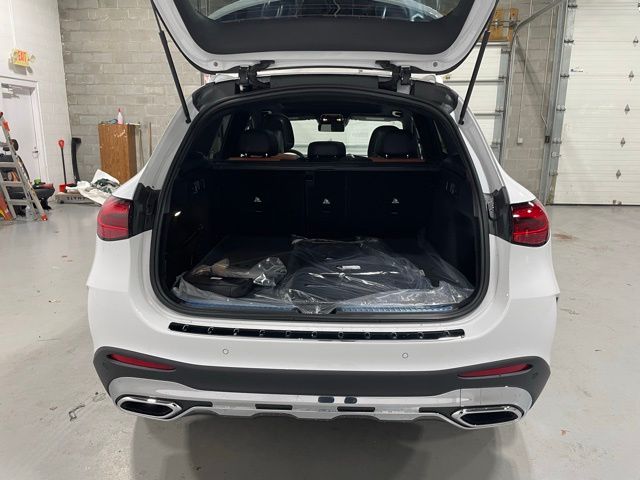 2026 Mercedes-Benz GLC 300 Image 10 of 15