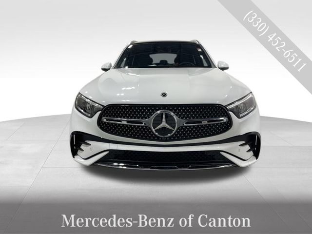 2026 Mercedes-Benz GLC 300 Image 2 of 15