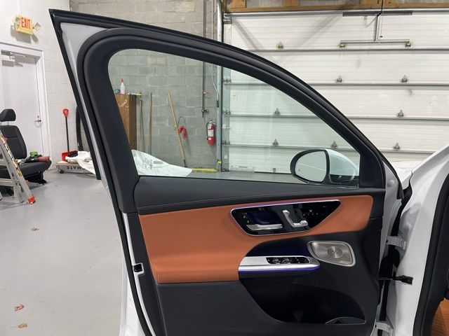 2026 Mercedes-Benz GLC 300 Image 13 of 15