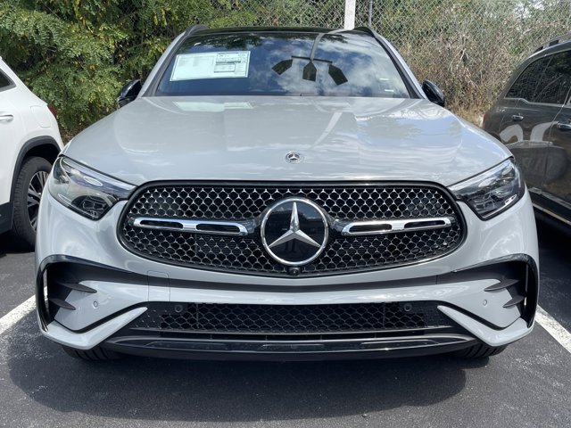 2026 Mercedes-Benz GLC 300 Image 2 of 9
