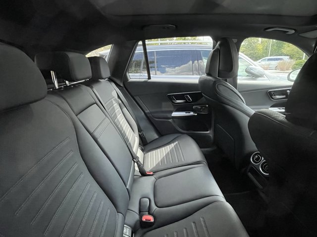 2026 Mercedes-Benz GLC 300 Image 5 of 9