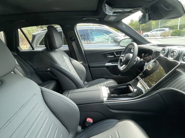 2026 Mercedes-Benz GLC 300 Image 8 of 9