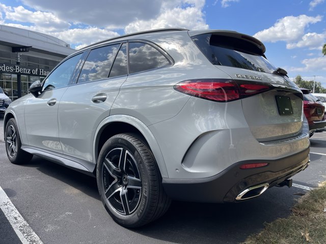 2026 Mercedes-Benz GLC 300 Image 4 of 9