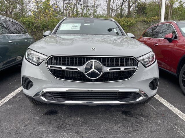 2026 Mercedes-Benz GLC 300 Image 2 of 10
