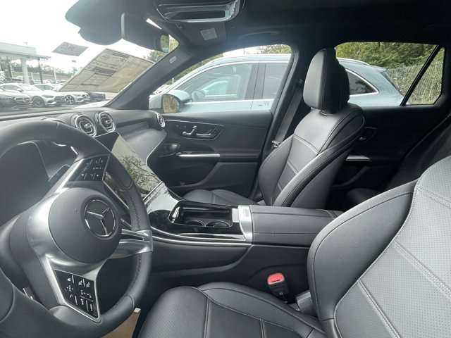 2026 Mercedes-Benz GLC 300 Image 6 of 10