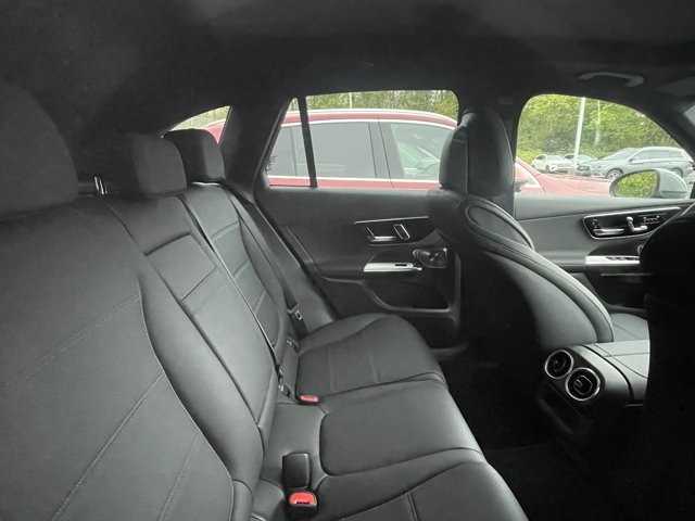 2026 Mercedes-Benz GLC 300 Image 5 of 10